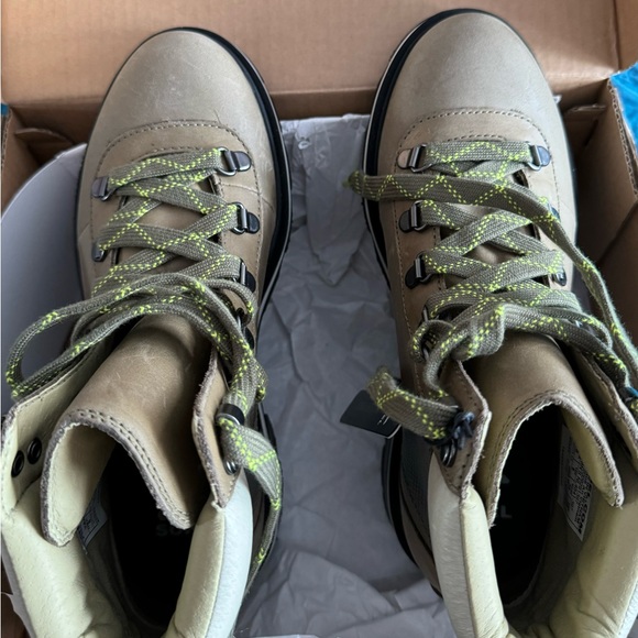 New in the Box - Sorel Waterproof Lennox Hiking Boots - Picture 2 of 7